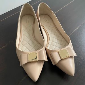 Beautiful Cole Hahn leather flats - size 7.5